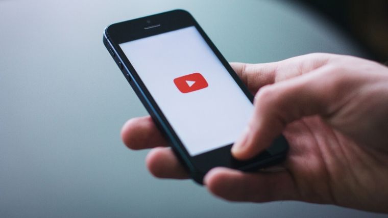 自粛中やることない!家での過ごし方4・動画を視聴する